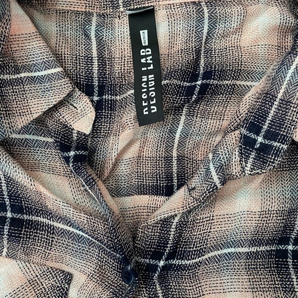 Design Lab Flannel w/ open back! - Picture 3 of 4